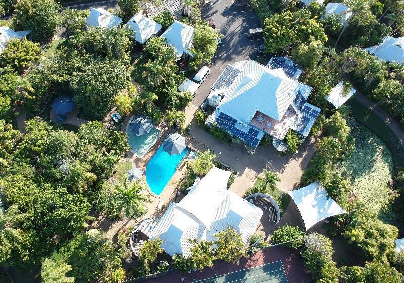 בית מלון כפרי Kellys Beach Resort