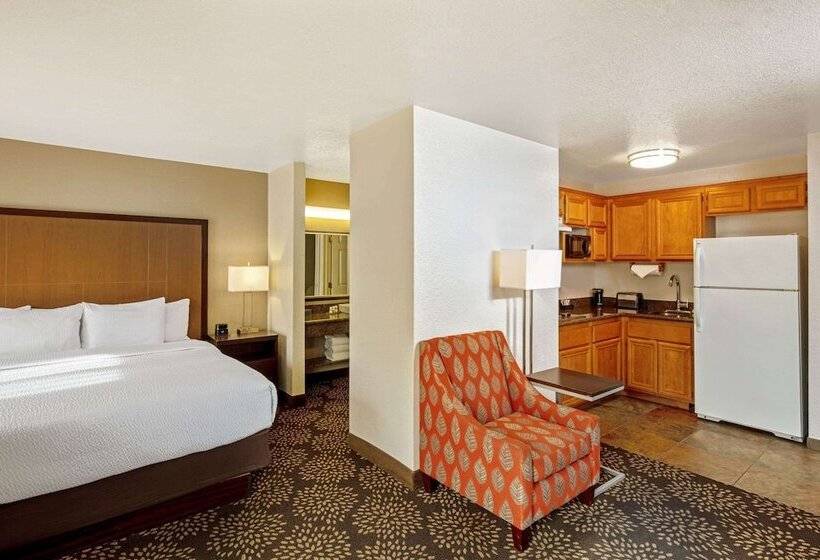 هتل La Quinta By Wyndham Las Vegas Redrock/summerlin