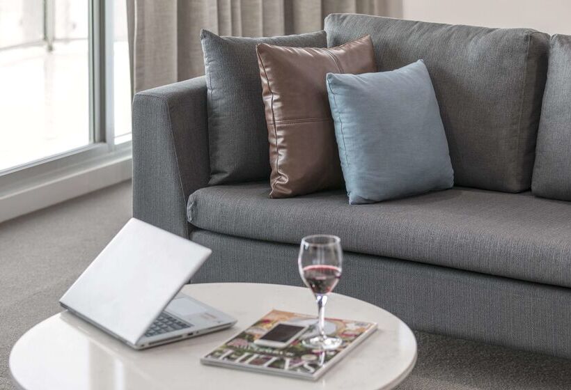 هتل Oaks Adelaide Embassy Suites