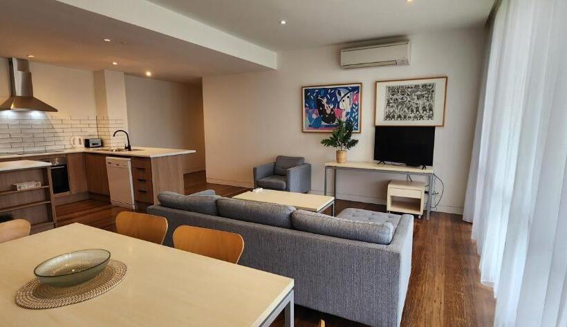 هتل Phillip Island Apartments