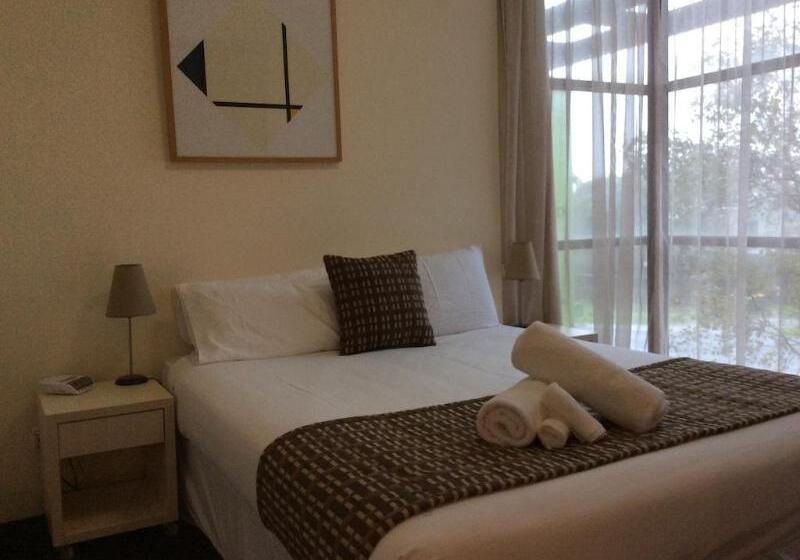 هتل Phillip Island Apartments