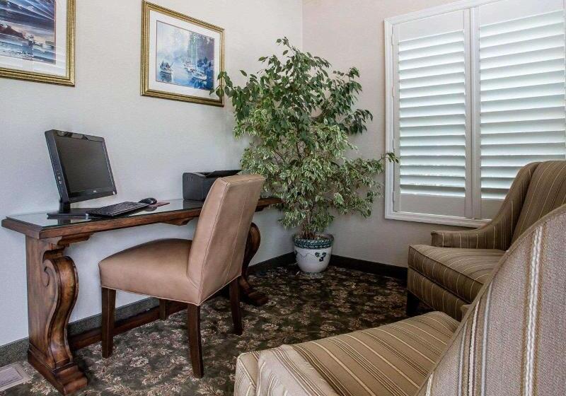هتل Quality Inn Lake George