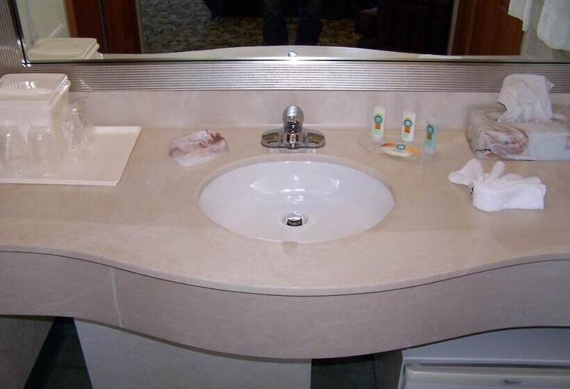 هتل Quality Inn Lake George