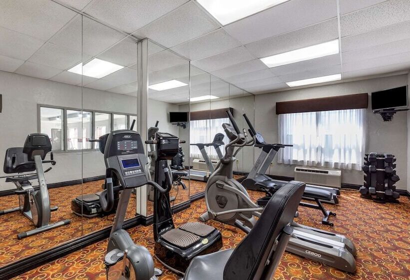 בית מלון כפרי Quality Inn & Suites I 35 E Walnut Hill