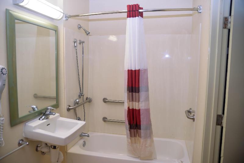 בית מלון כפרי Red Roof Inn Baton Rouge