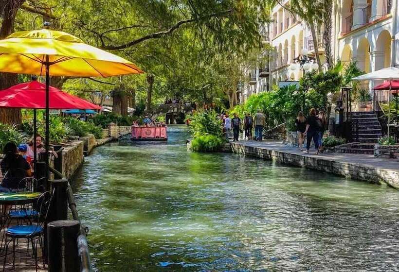 Отель Rodeway Inn San Antonio Lackland Afb  Seaworld