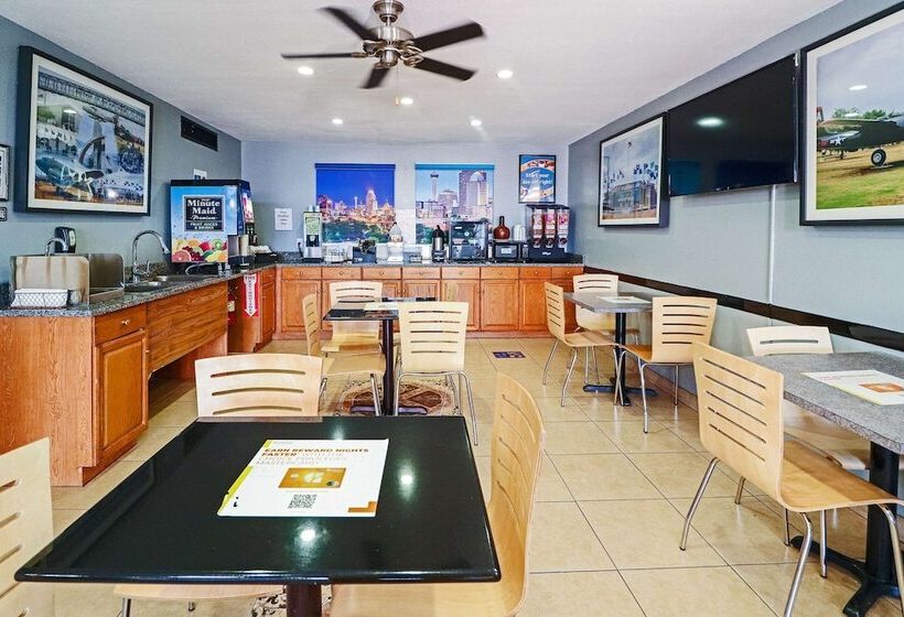 Отель Rodeway Inn San Antonio Lackland Afb  Seaworld
