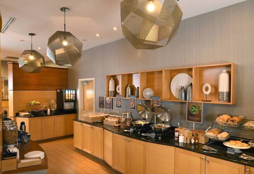 هتل Springhill Suites Des Moines West