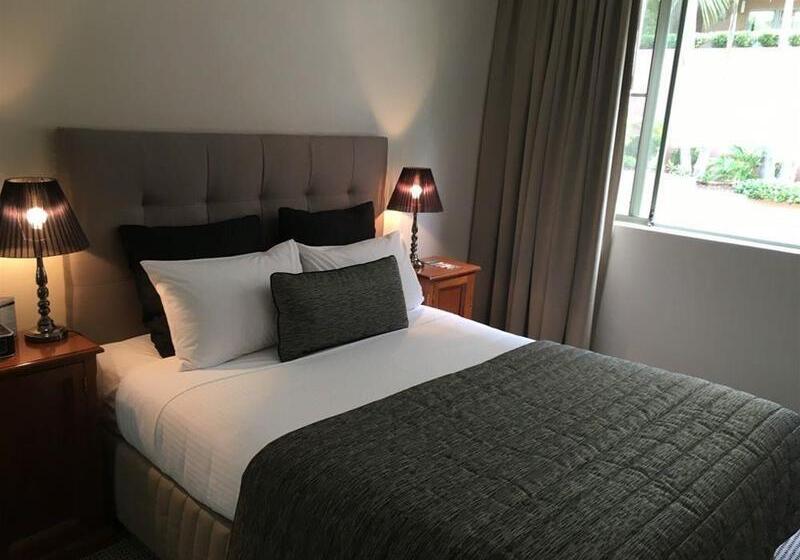 هتل The Belmore Apartments