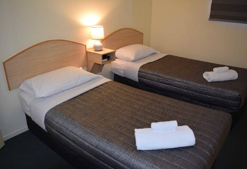 Warwick Vines Motel