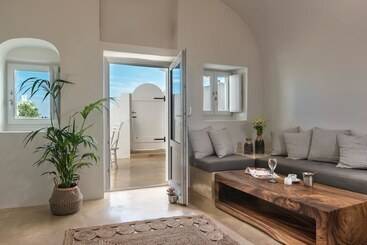 Alta Mare By Andronis