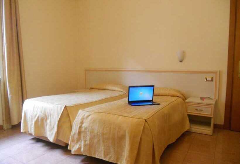 Fotos del hotel Adler:  15