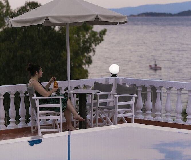 هتل Akti Ouranoupoli Beach Resort