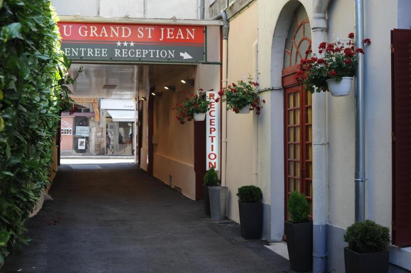 هتل Au Grand Saint Jean