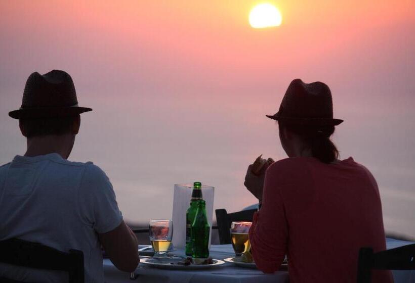 هتل Finikia Memories