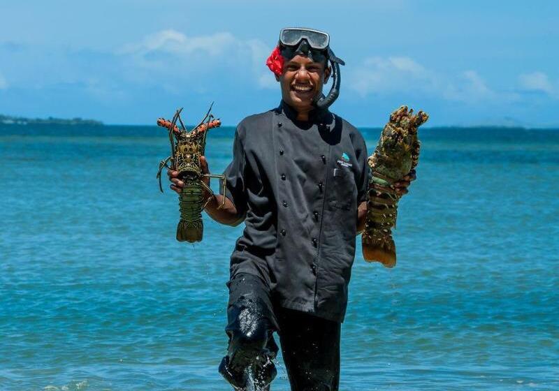 هتل First Landing Beach Resort & Villas