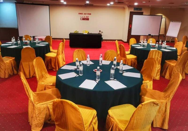 هتل Grand Continental Kuching