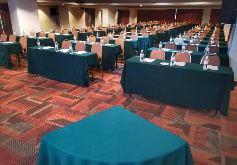 هتل Grand Continental Kuching