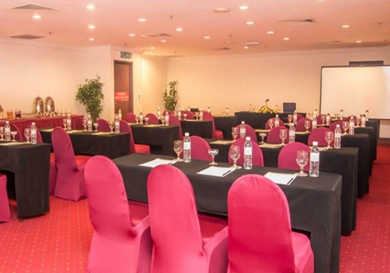 هتل Grand Continental Kuching