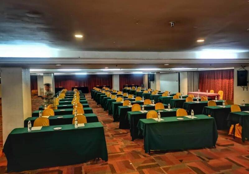 هتل Grand Continental Kuching