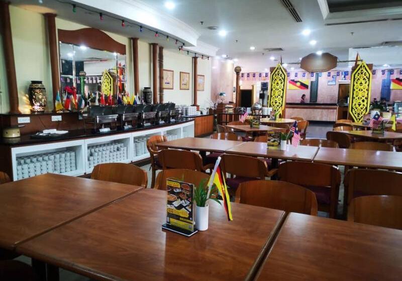 هتل Grand Continental Kuching