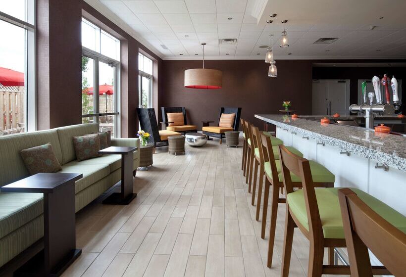 ホテル Hilton Garden Inn Montreal Airport