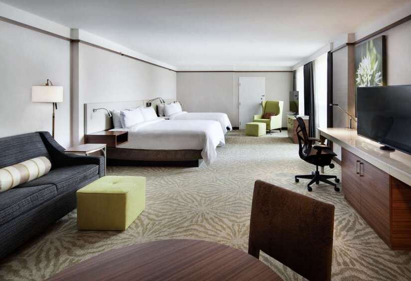 هتل Hilton Garden Inn Montreal Airport