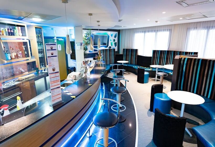 هتل Holiday Inn Express Arras, An Ihg