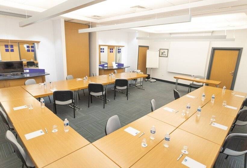 هتل Holiday Inn Express Arras, An Ihg