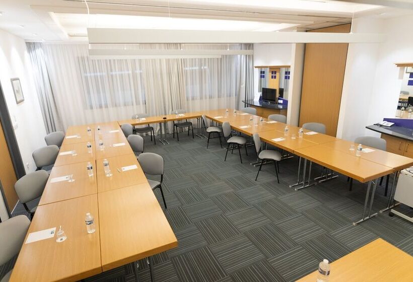 هتل Holiday Inn Express Arras, An Ihg