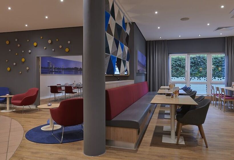 هتل Holiday Inn Express Cologne Troisdorf, An Ihg