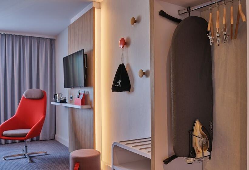 هتل Holiday Inn Express Cologne Troisdorf, An Ihg