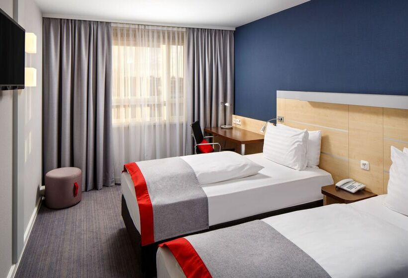 هتل Holiday Inn Express Düsseldorf   City North, An Ihg