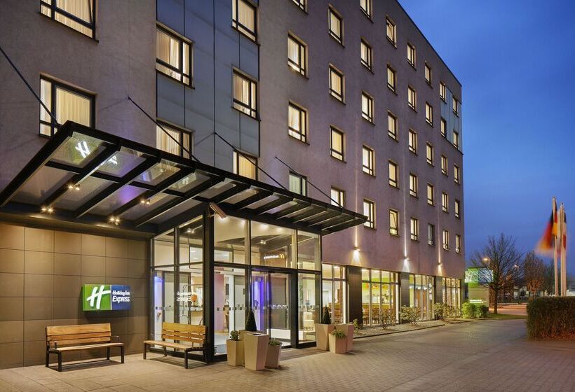 هتل Holiday Inn Express Düsseldorf   City North, An Ihg