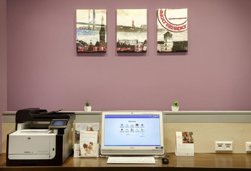 هتل Holiday Inn Express Düsseldorf   City North, An Ihg