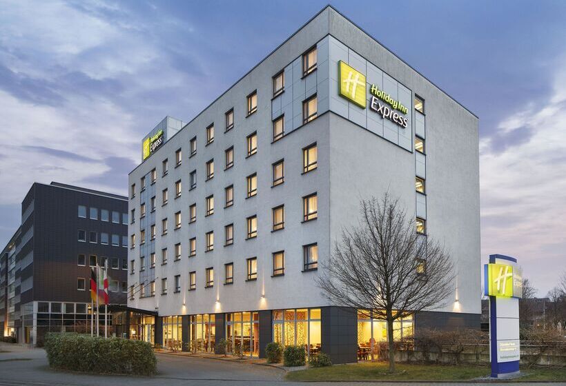 هتل Holiday Inn Express Duesseldorf City Nord