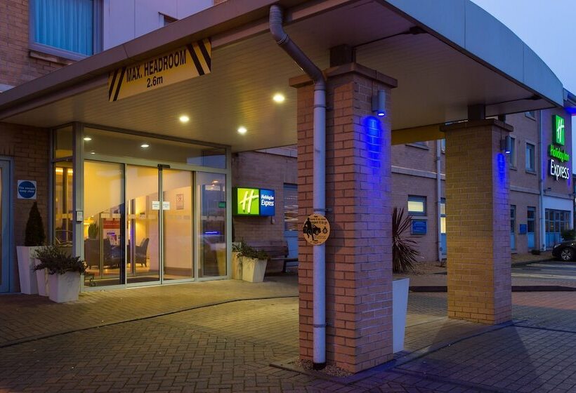 هتل Holiday Inn Express East Midlands Airport, An Ihg