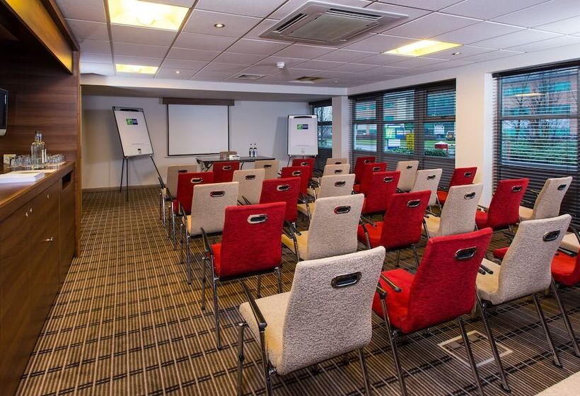 هتل Holiday Inn Express East Midlands Airport, An Ihg