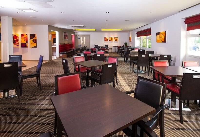 هتل Holiday Inn Express East Midlands Airport, An Ihg