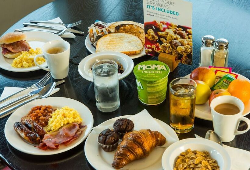 هتل Holiday Inn Express East Midlands Airport, An Ihg