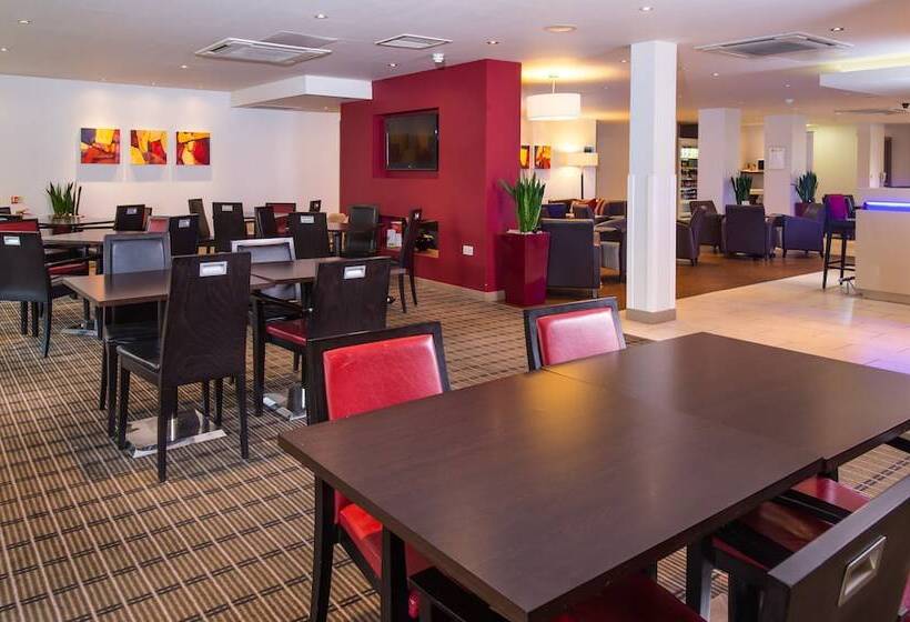 هتل Holiday Inn Express East Midlands Airport, An Ihg