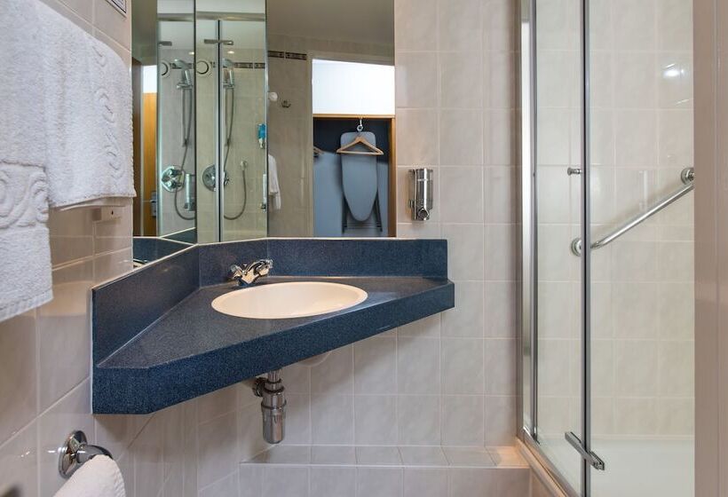 هتل Holiday Inn Express East Midlands Airport, An Ihg