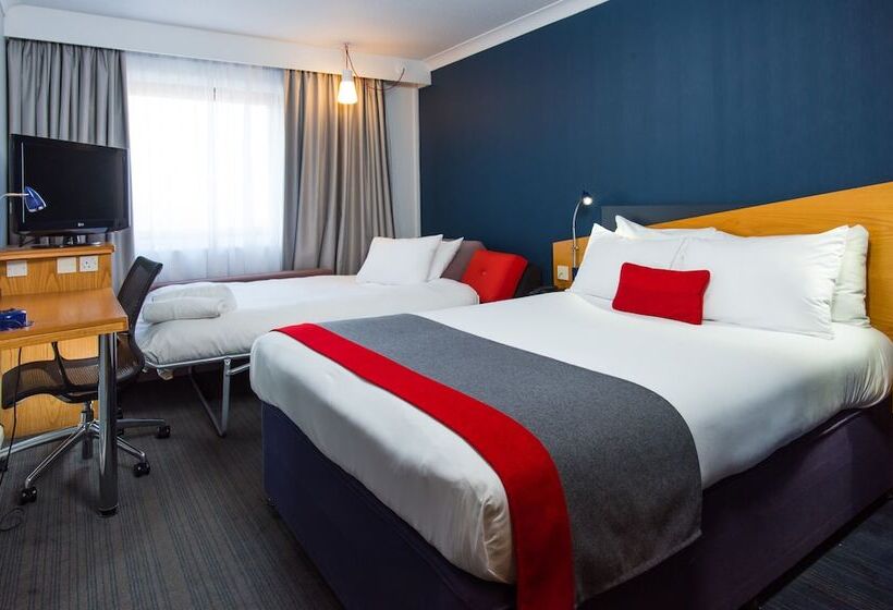 هتل Holiday Inn Express East Midlands Airport, An Ihg