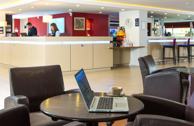 هتل Holiday Inn Express Milton Keynes, An Ihg
