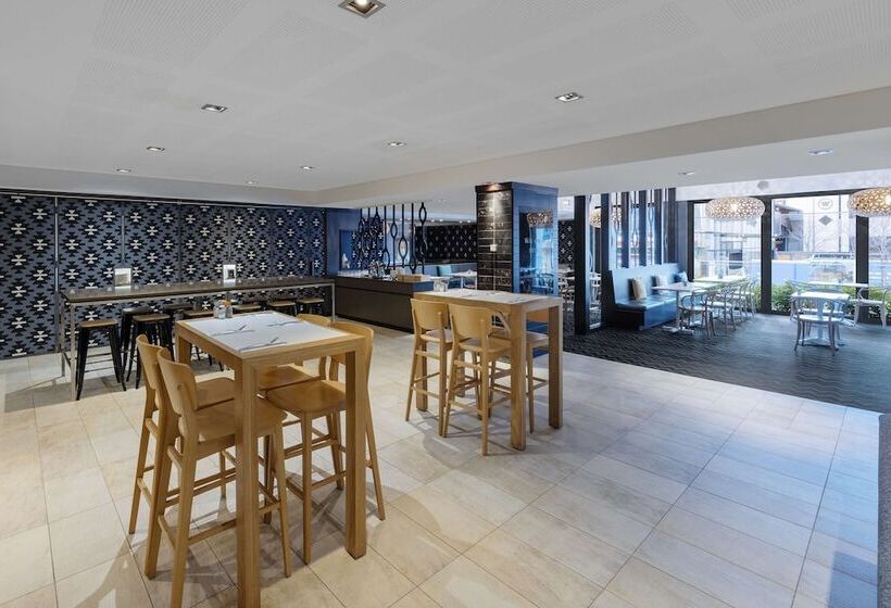 هتل Oaks Perth