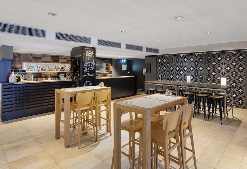 هتل Oaks Perth