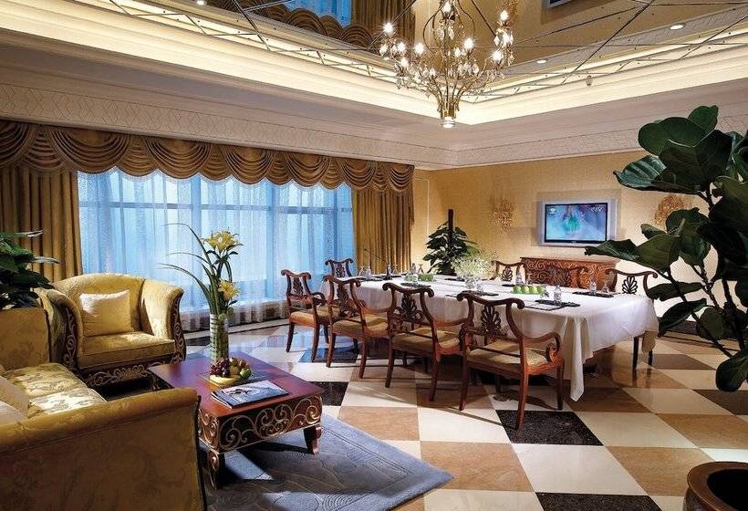 هتل Regal Palace