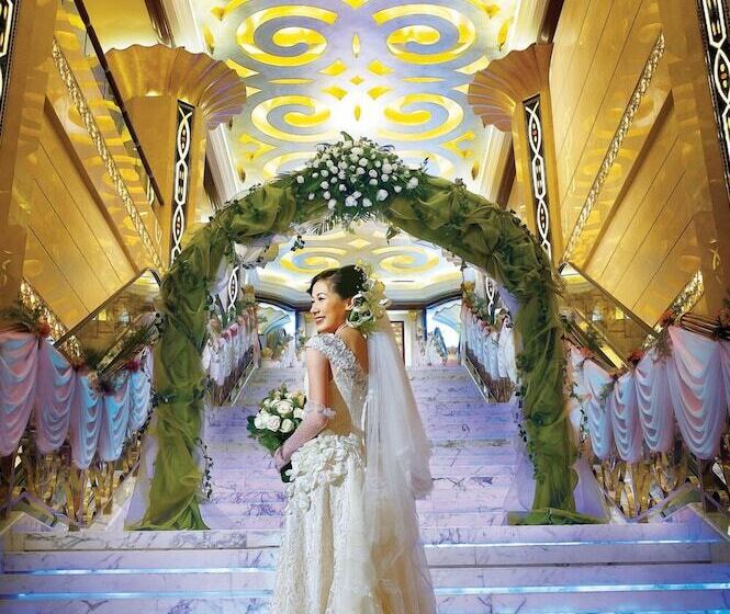 هتل Regal Palace