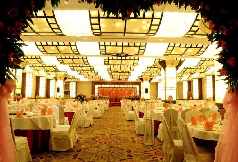 هتل Regal Palace