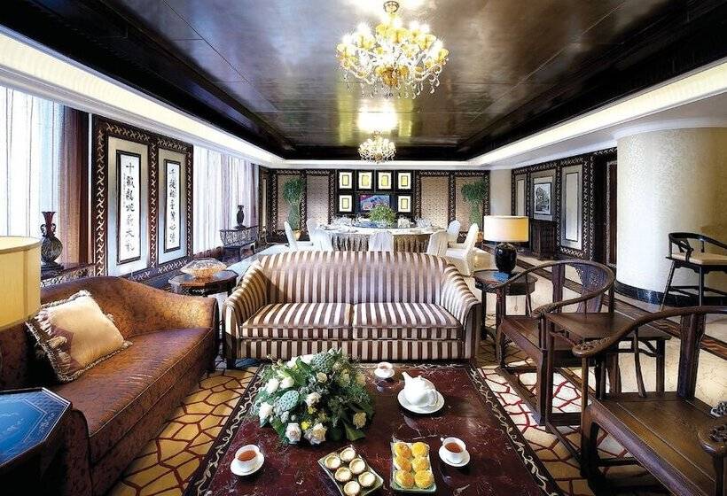 هتل Regal Palace